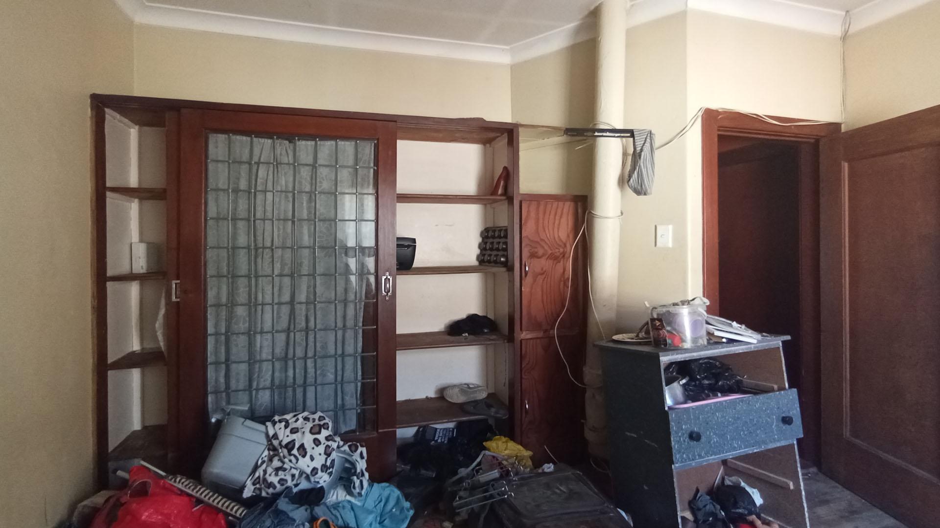 Bed Room 1 - 16 square meters of property in Pretoria West