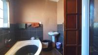 Bathroom 2 - 8 square meters of property in Pretoria West