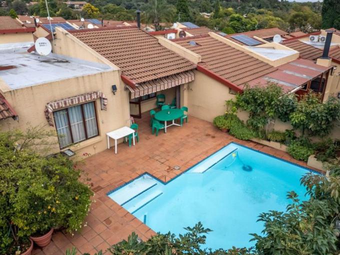 3 Bedroom Simplex for Sale For Sale in Fourways - MR676130