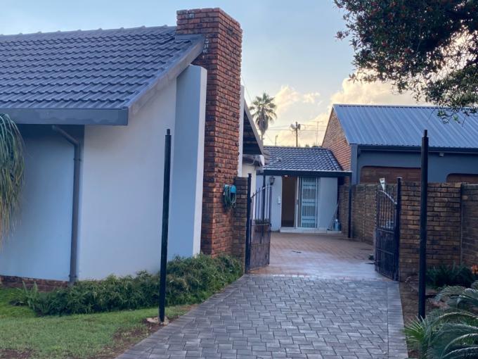 2 Bedroom Apartment to Rent in Doringkloof - Property to rent - MR676171
