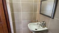 Bathroom 1 - 6 square meters of property in Summerset