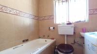 Bathroom 1 - 5 square meters of property in Kew
