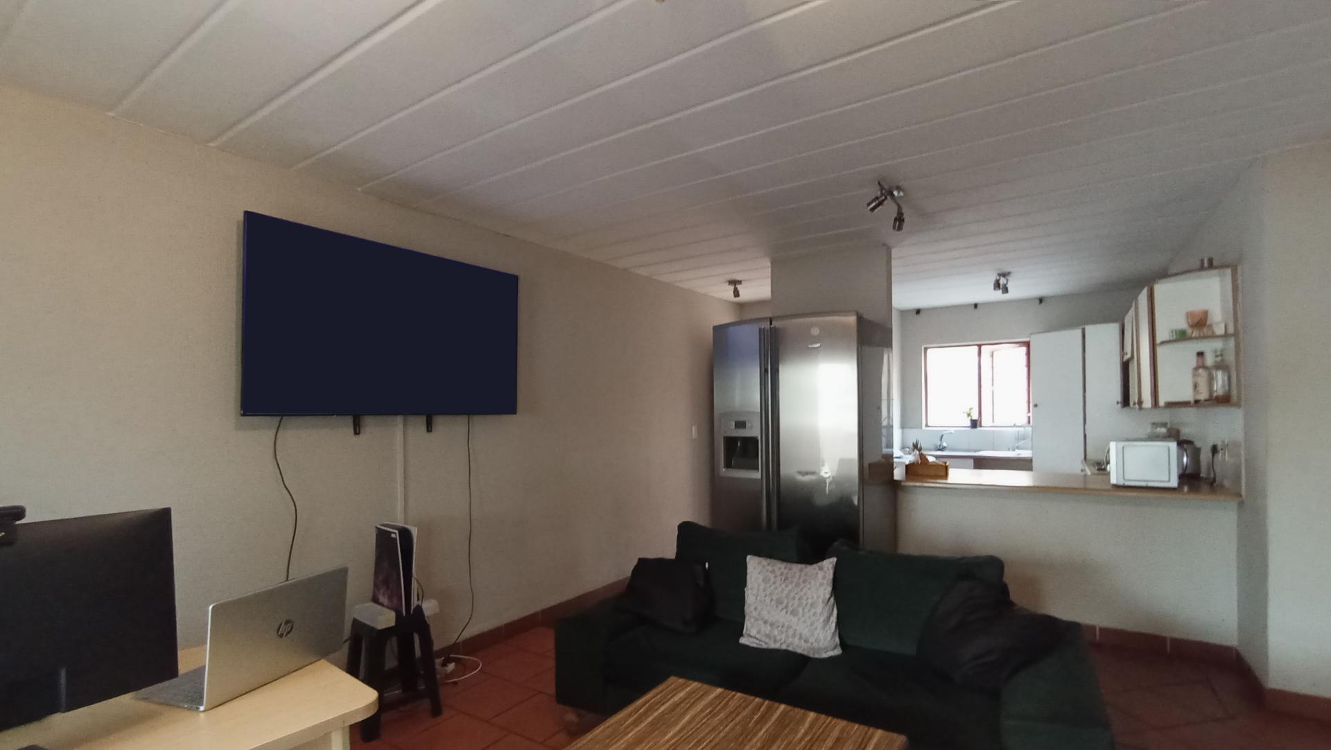 Lounges - 19 square meters of property in Ferndale - JHB