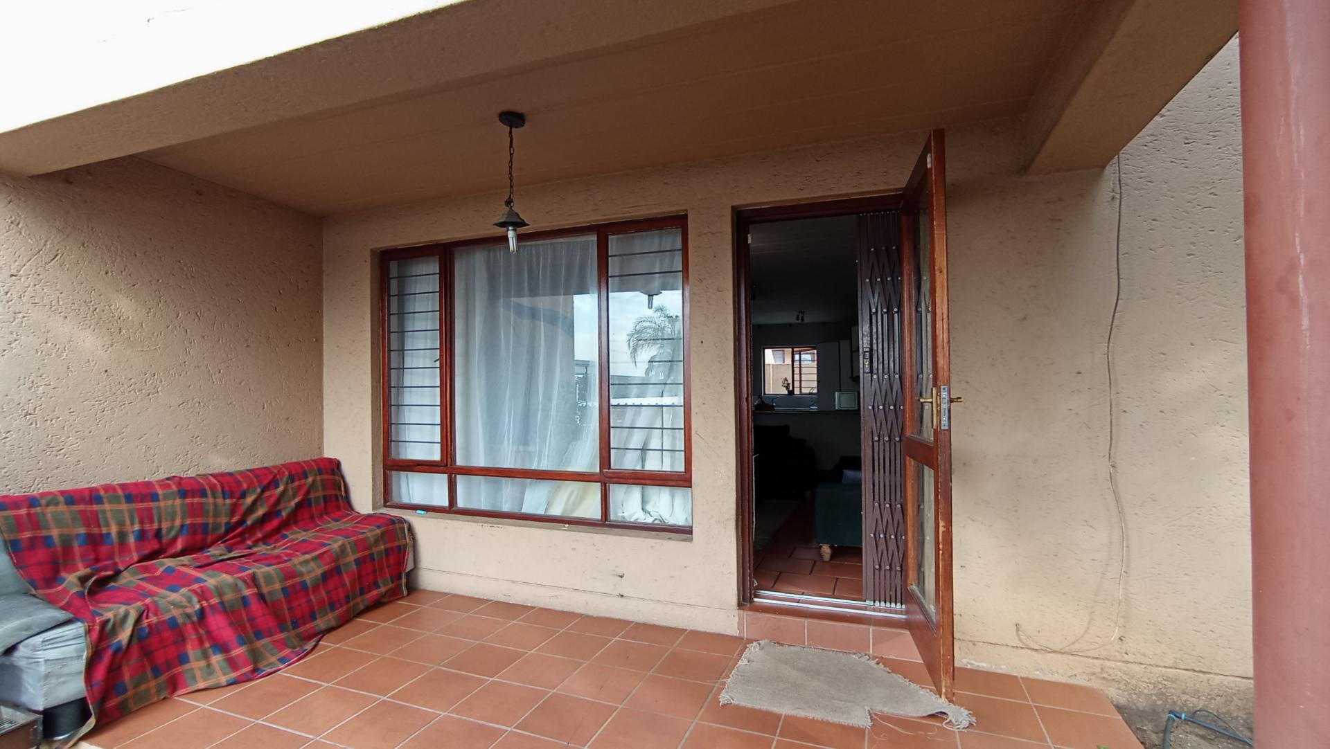 Patio - 7 square meters of property in Ferndale - JHB