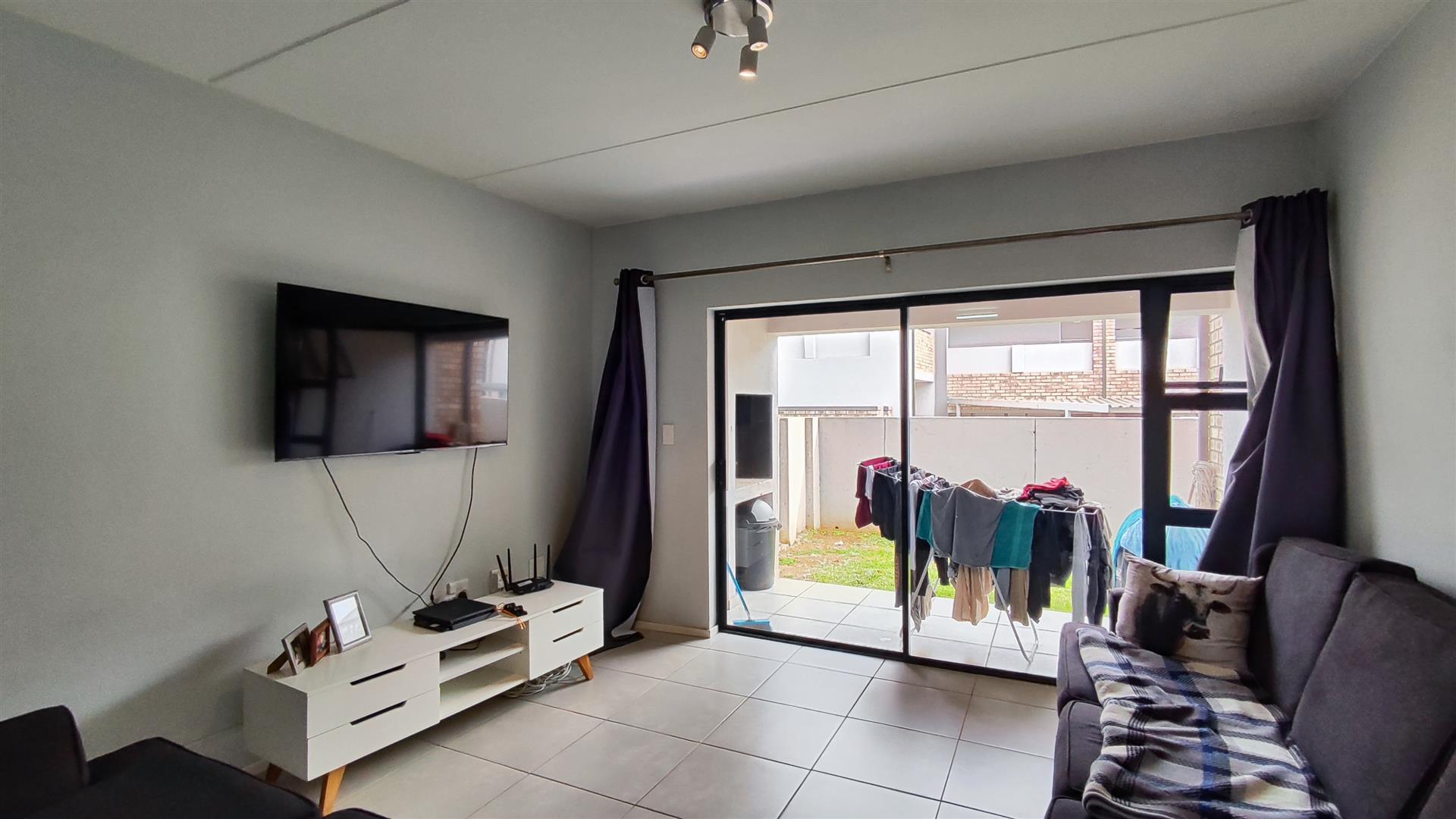 Lounges - 17 square meters of property in Rynfield