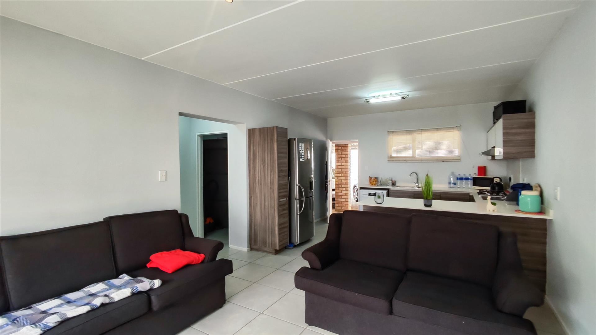 Lounges - 17 square meters of property in Rynfield