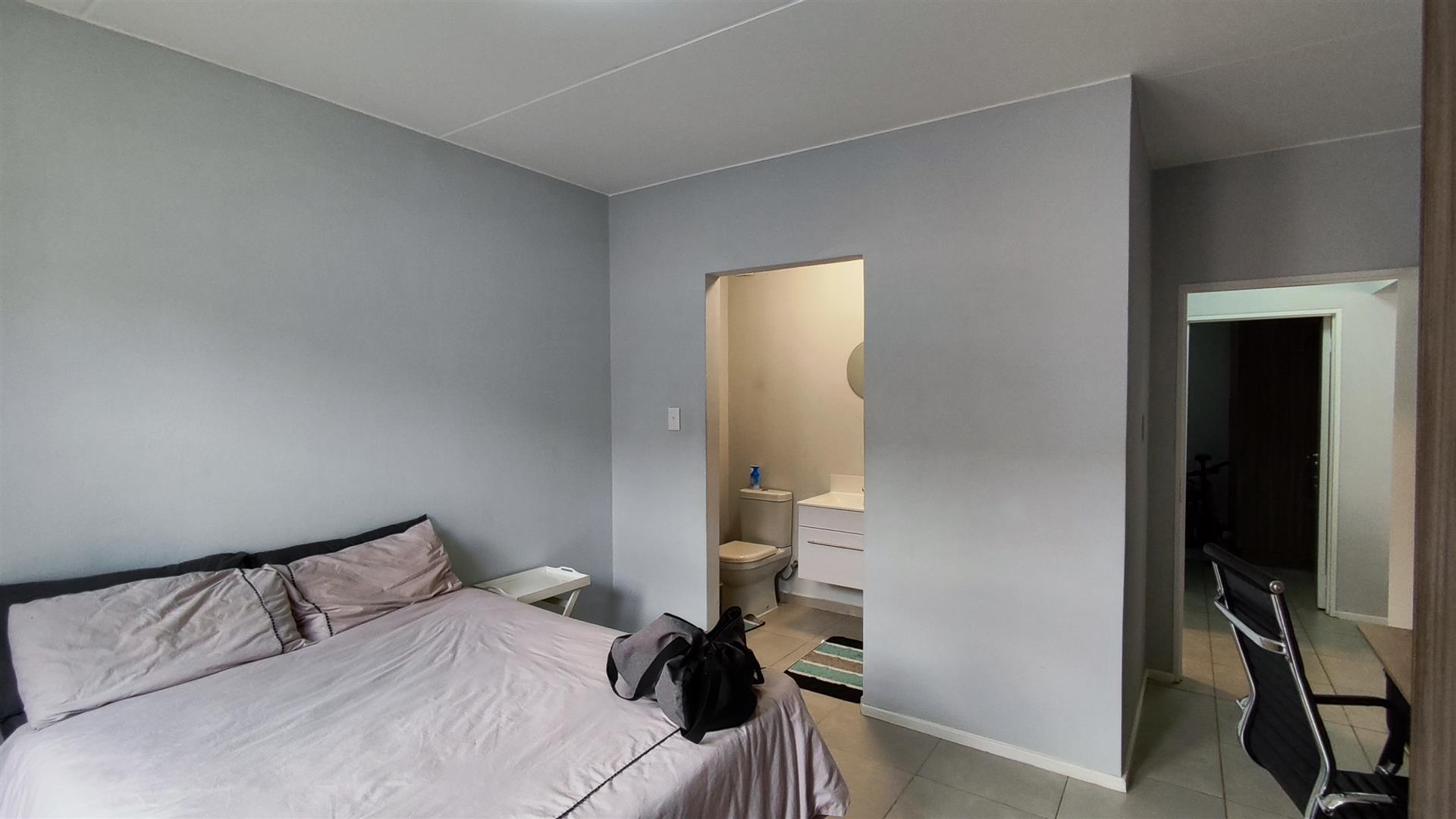 Main Bedroom - 16 square meters of property in Rynfield