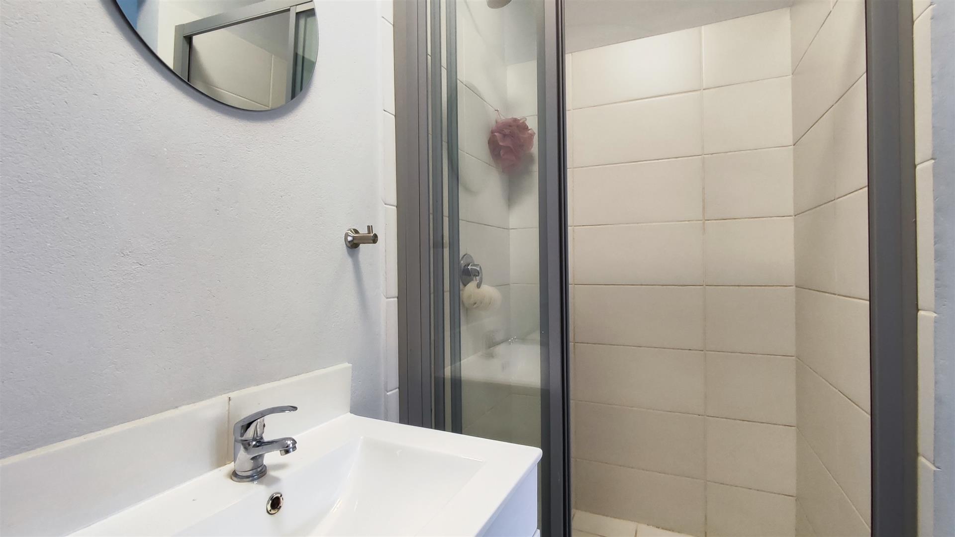 Main Bathroom - 3 square meters of property in Rynfield