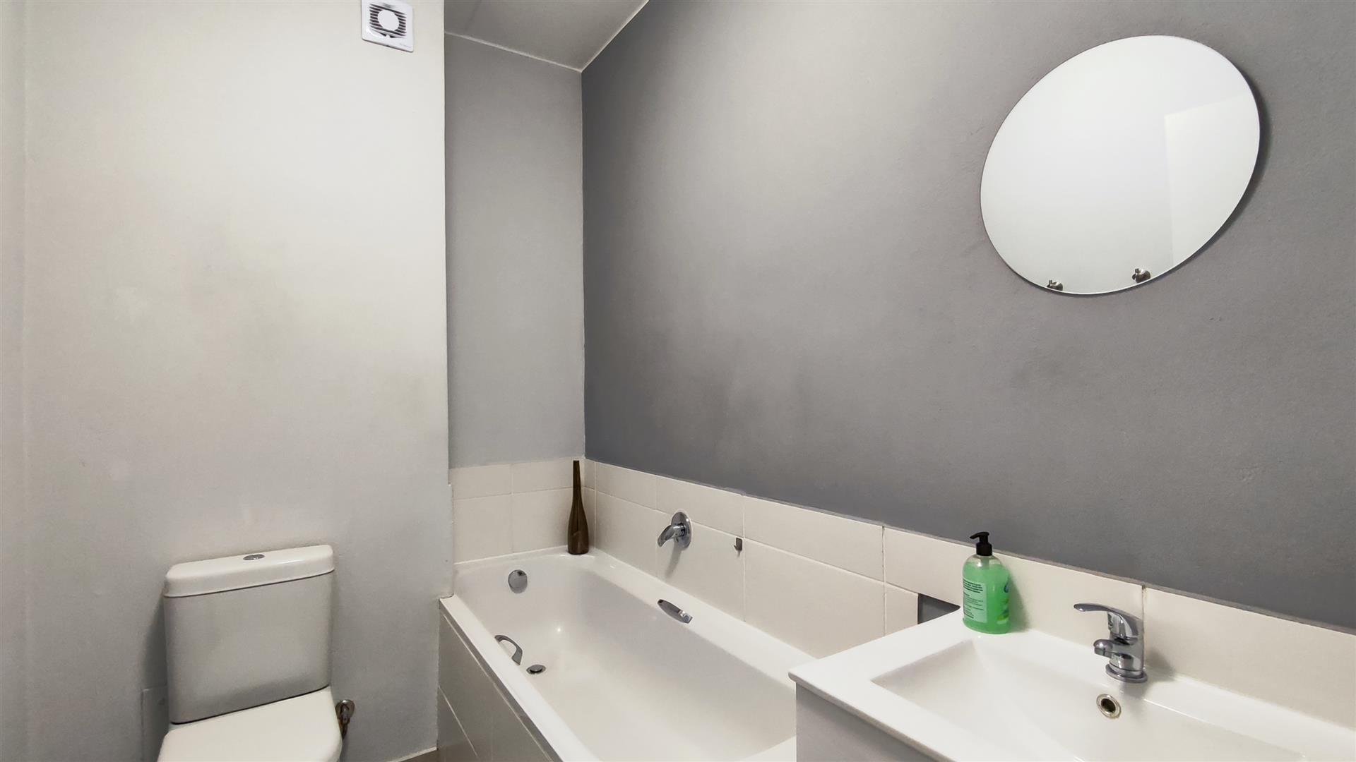 Bathroom 1 - 5 square meters of property in Rynfield