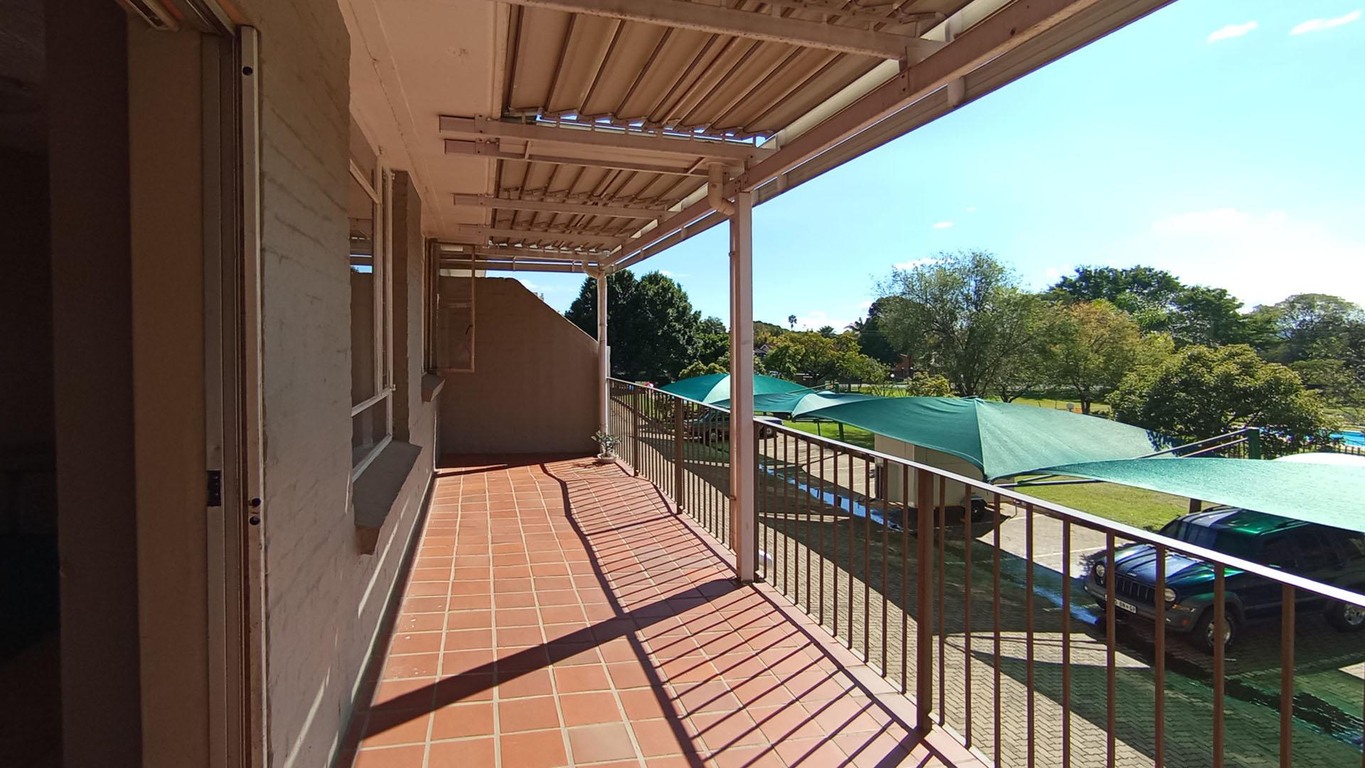 Balcony - 20 square meters of property in Queenswood