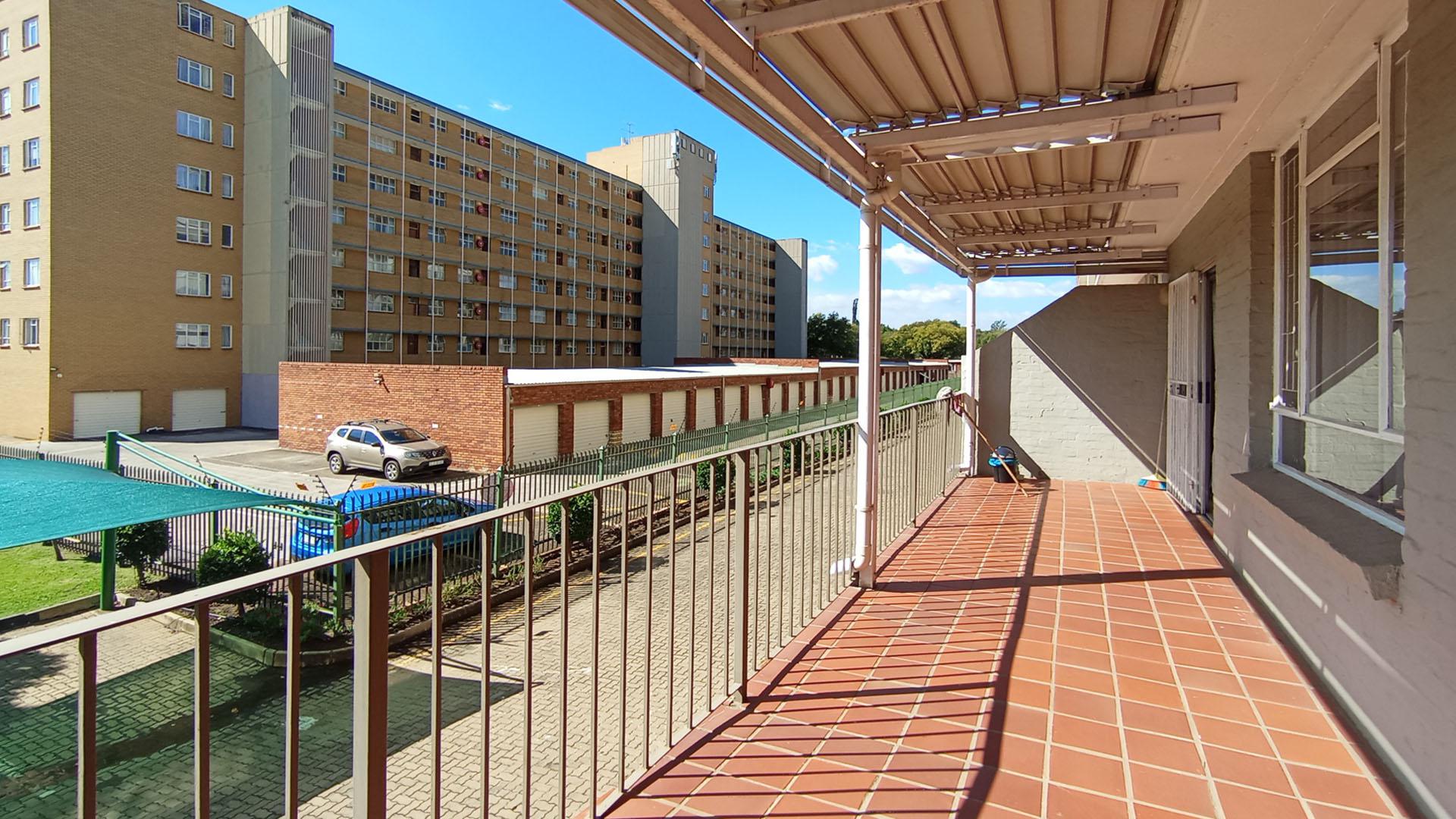 Balcony - 20 square meters of property in Queenswood