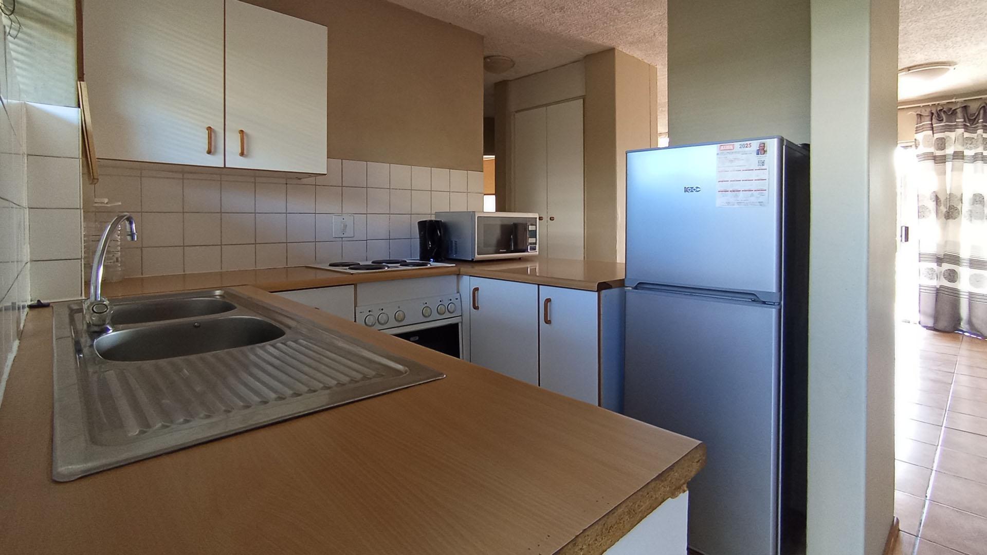 Kitchen - 6 square meters of property in Queenswood