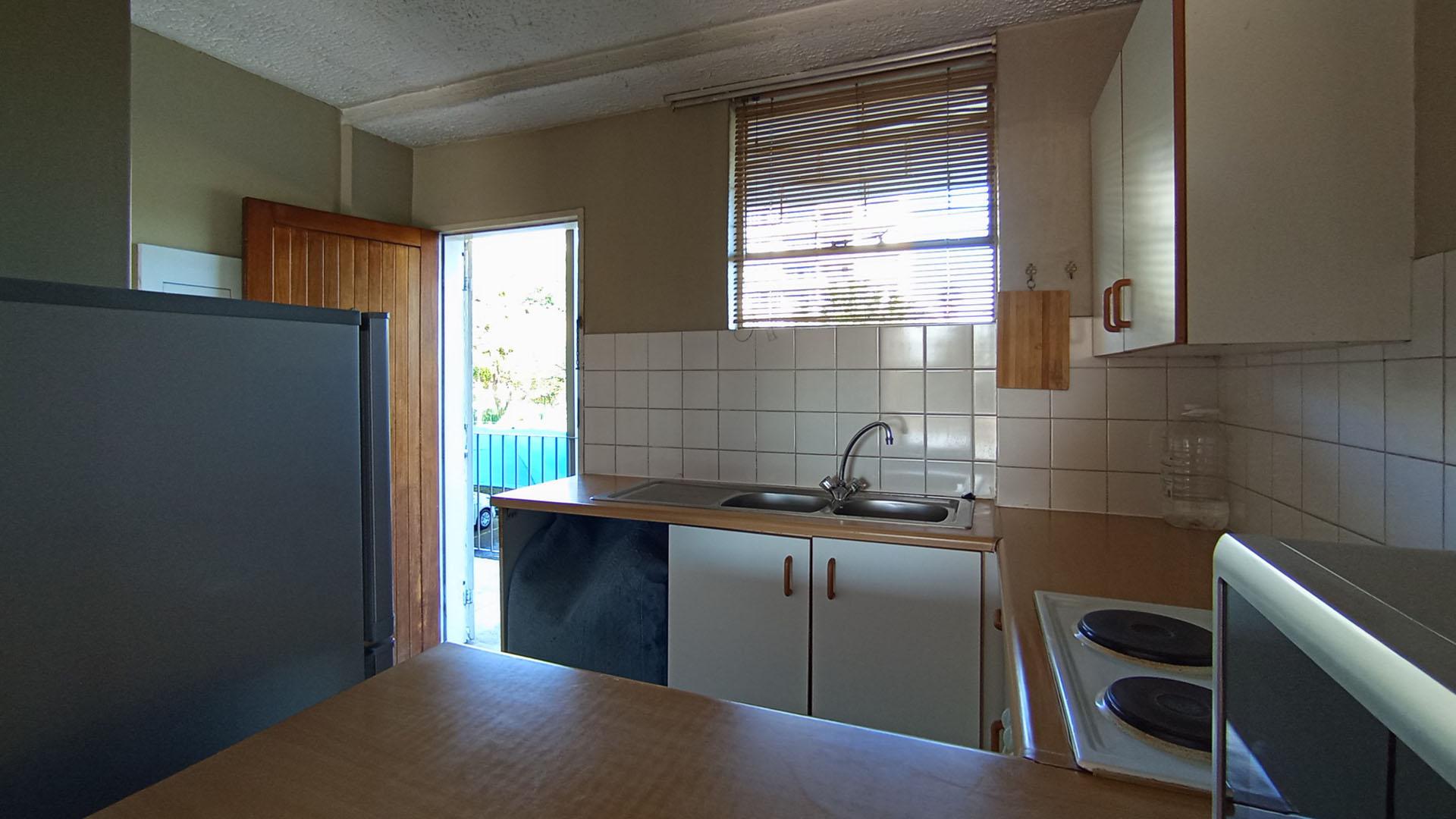 Kitchen - 6 square meters of property in Queenswood