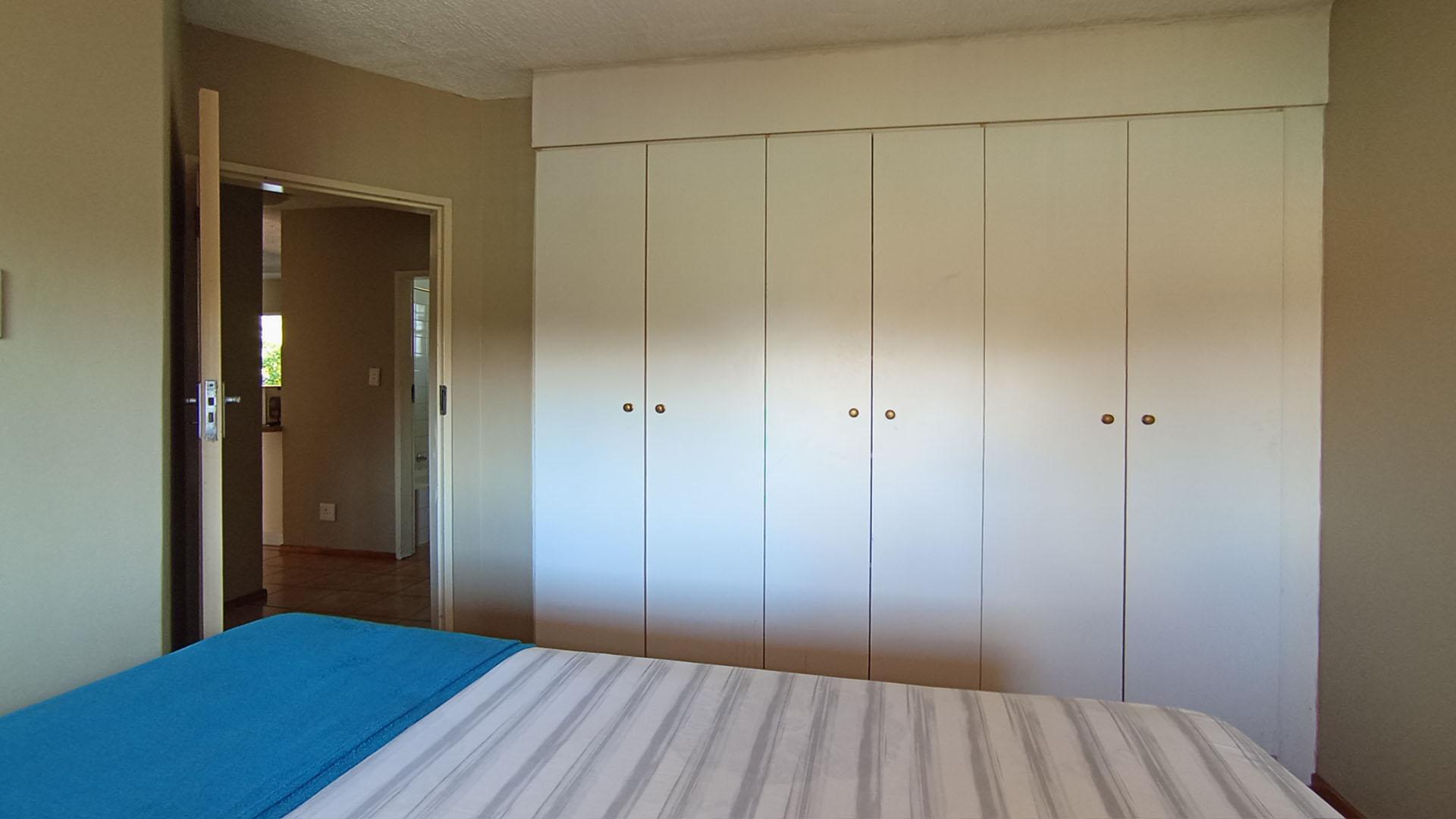 Bed Room 2 - 11 square meters of property in Queenswood