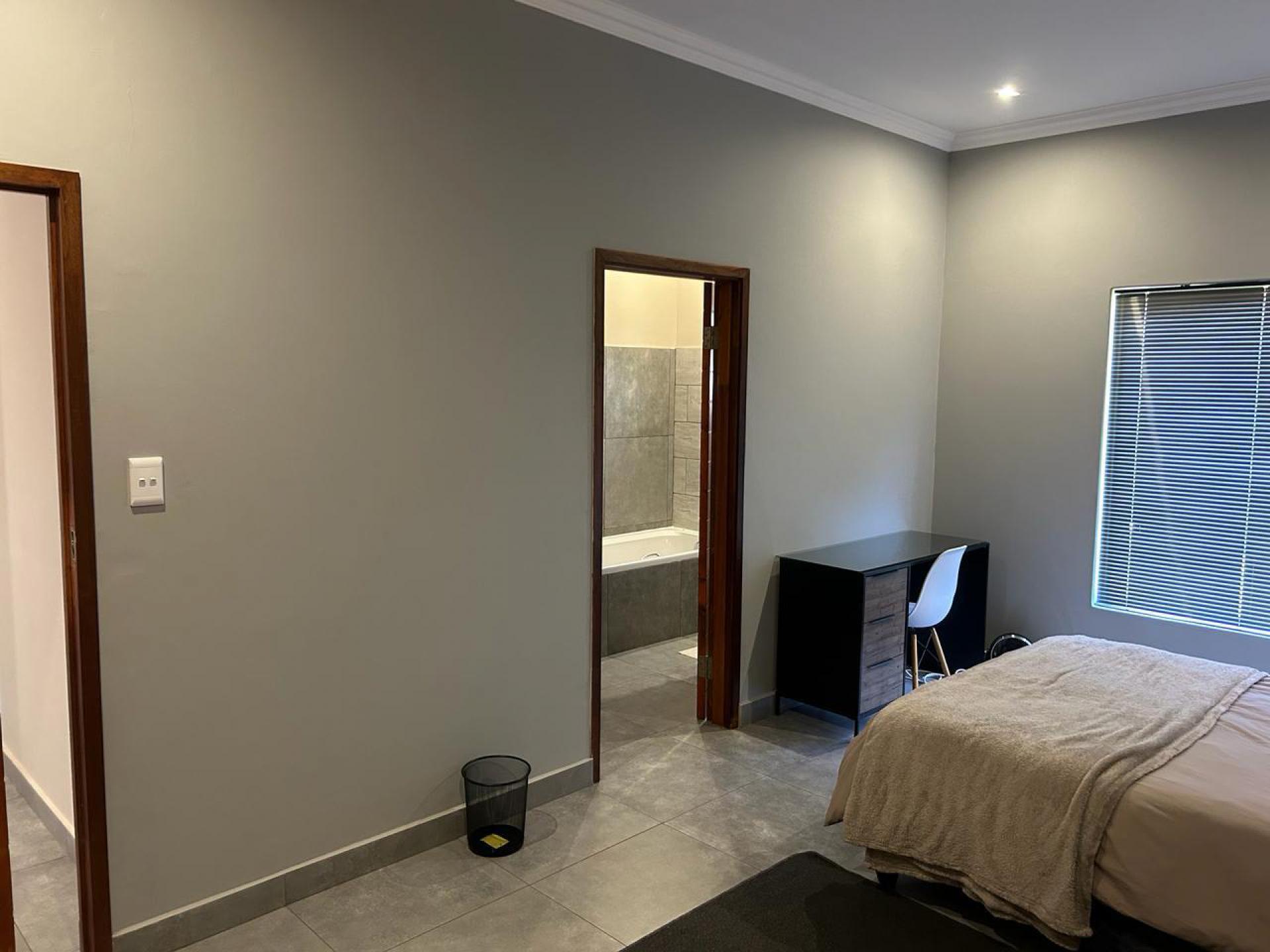 Main Bedroom of property in Kathu