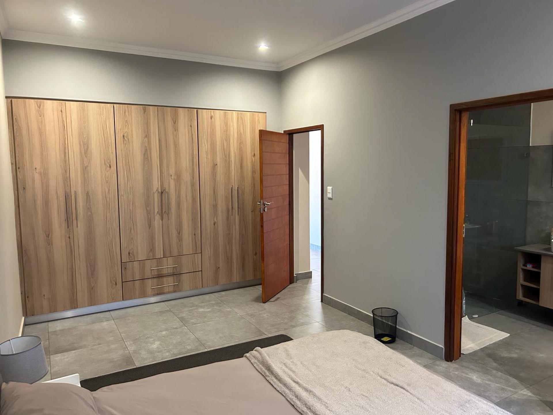 Main Bedroom of property in Kathu