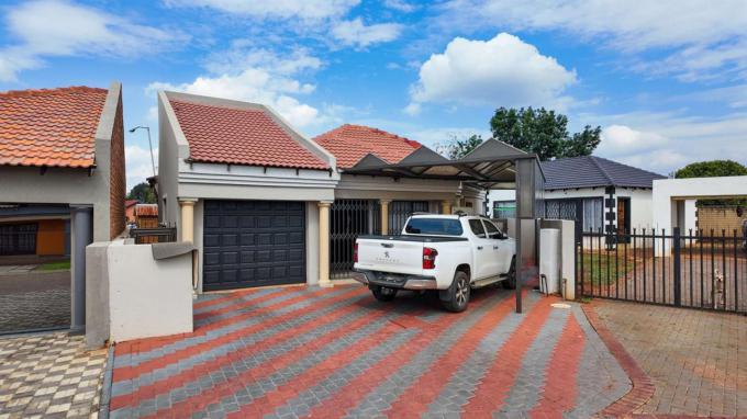 3 Bedroom Freehold Residence for Sale For Sale in Clarina - Home Sell - MR676327