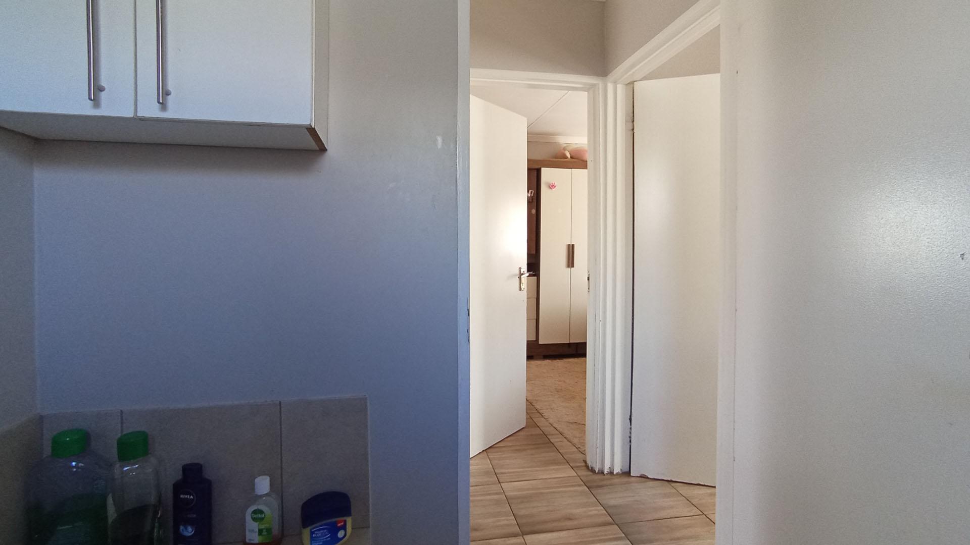 Bathroom 1 - 5 square meters of property in Clayville