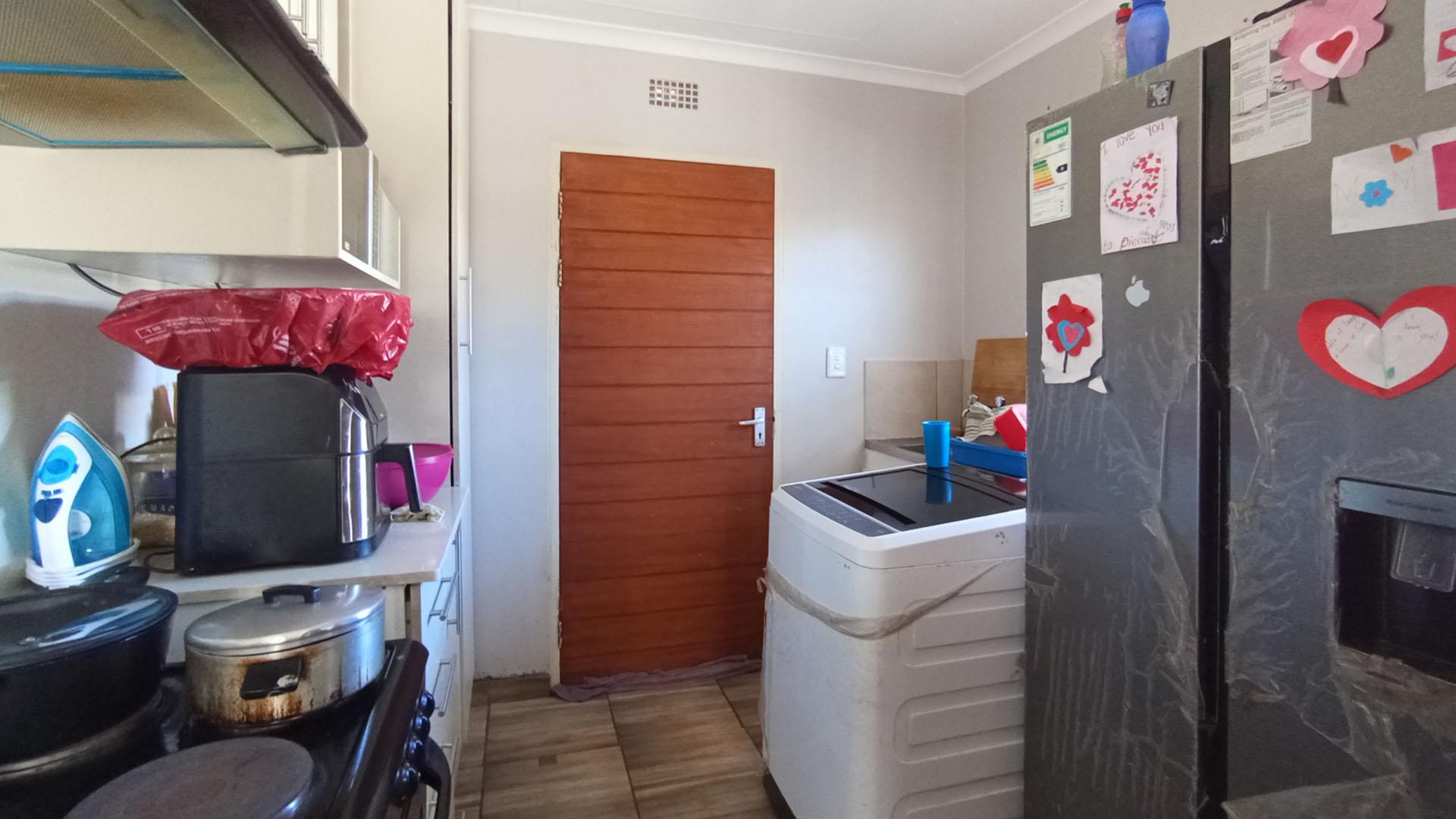 Kitchen - 6 square meters of property in Clayville