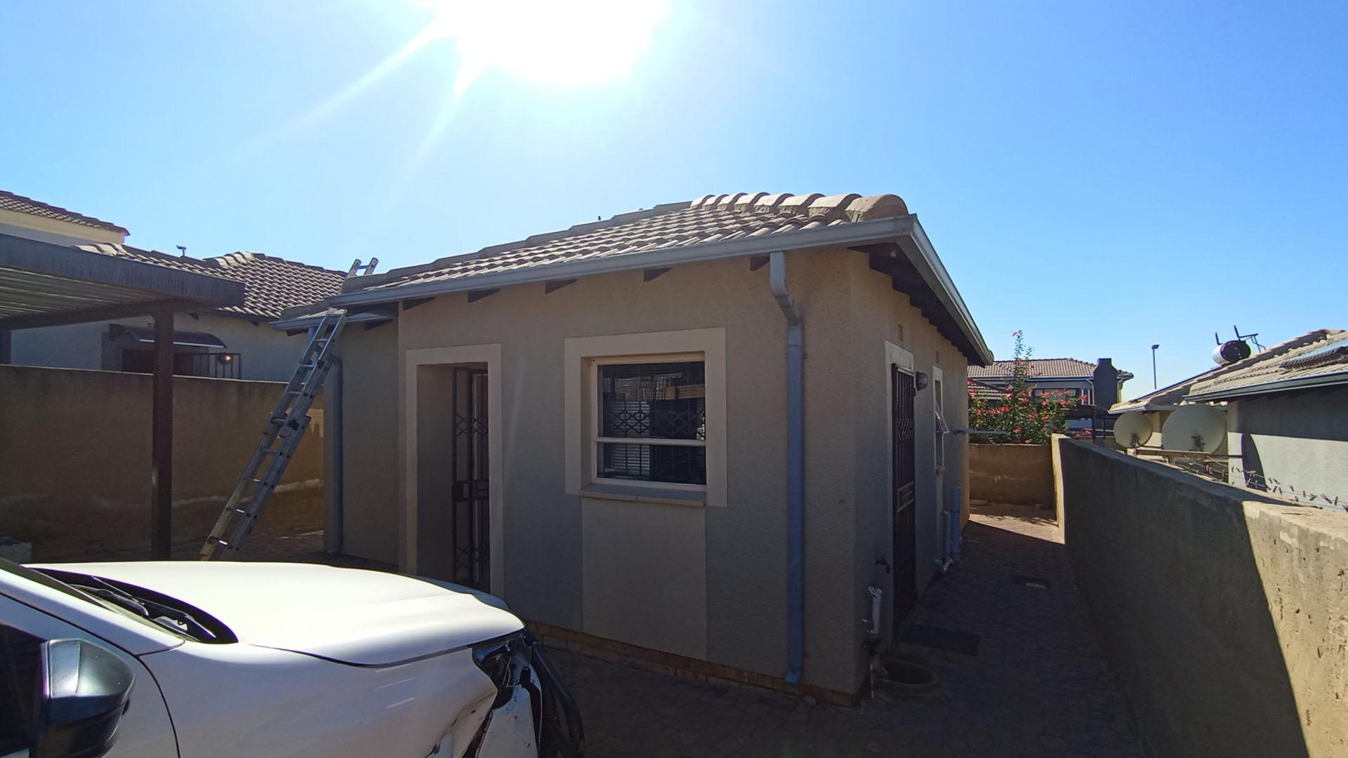 Front View of property in Clayville