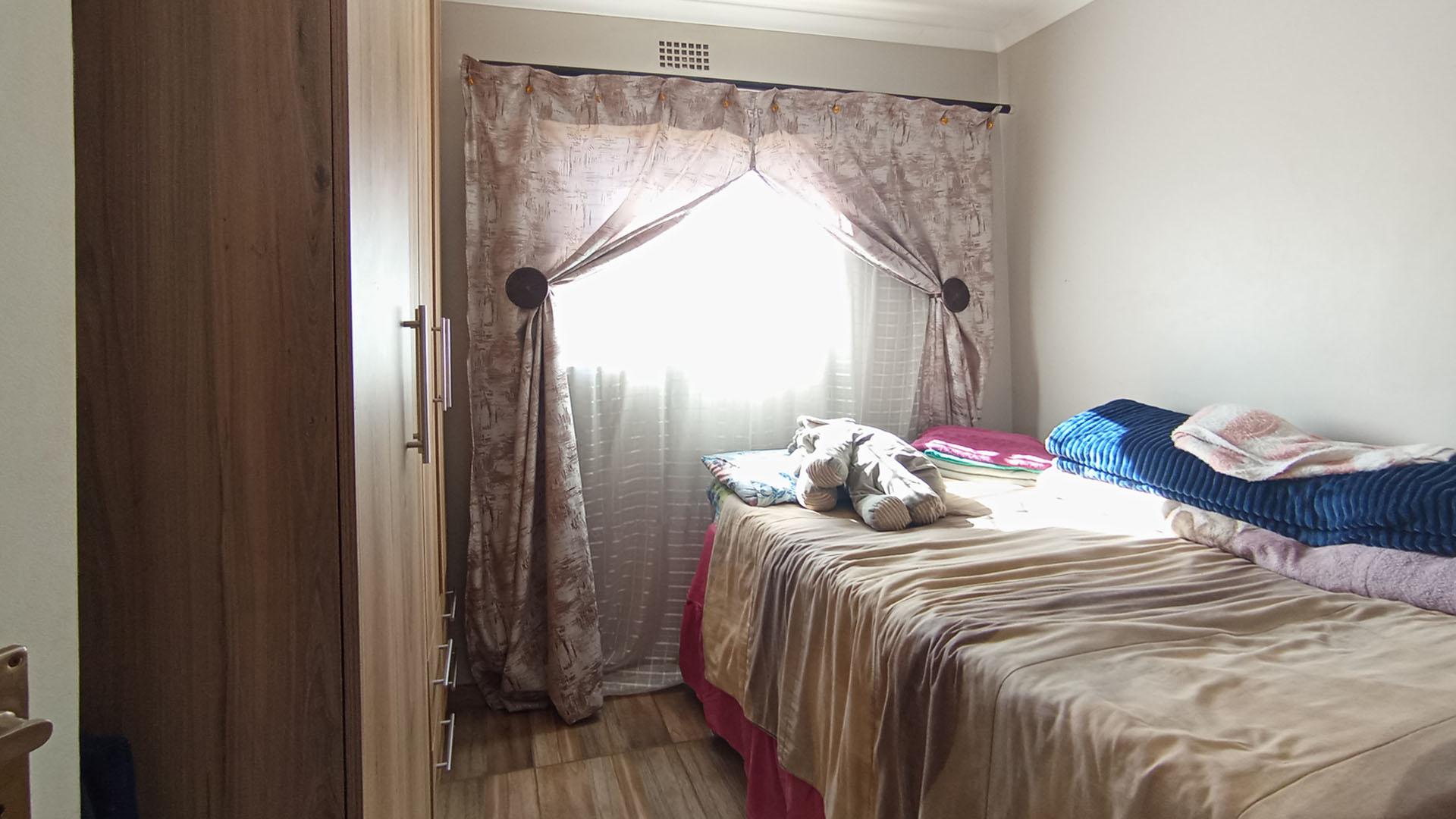 Bed Room 2 - 9 square meters of property in Clayville