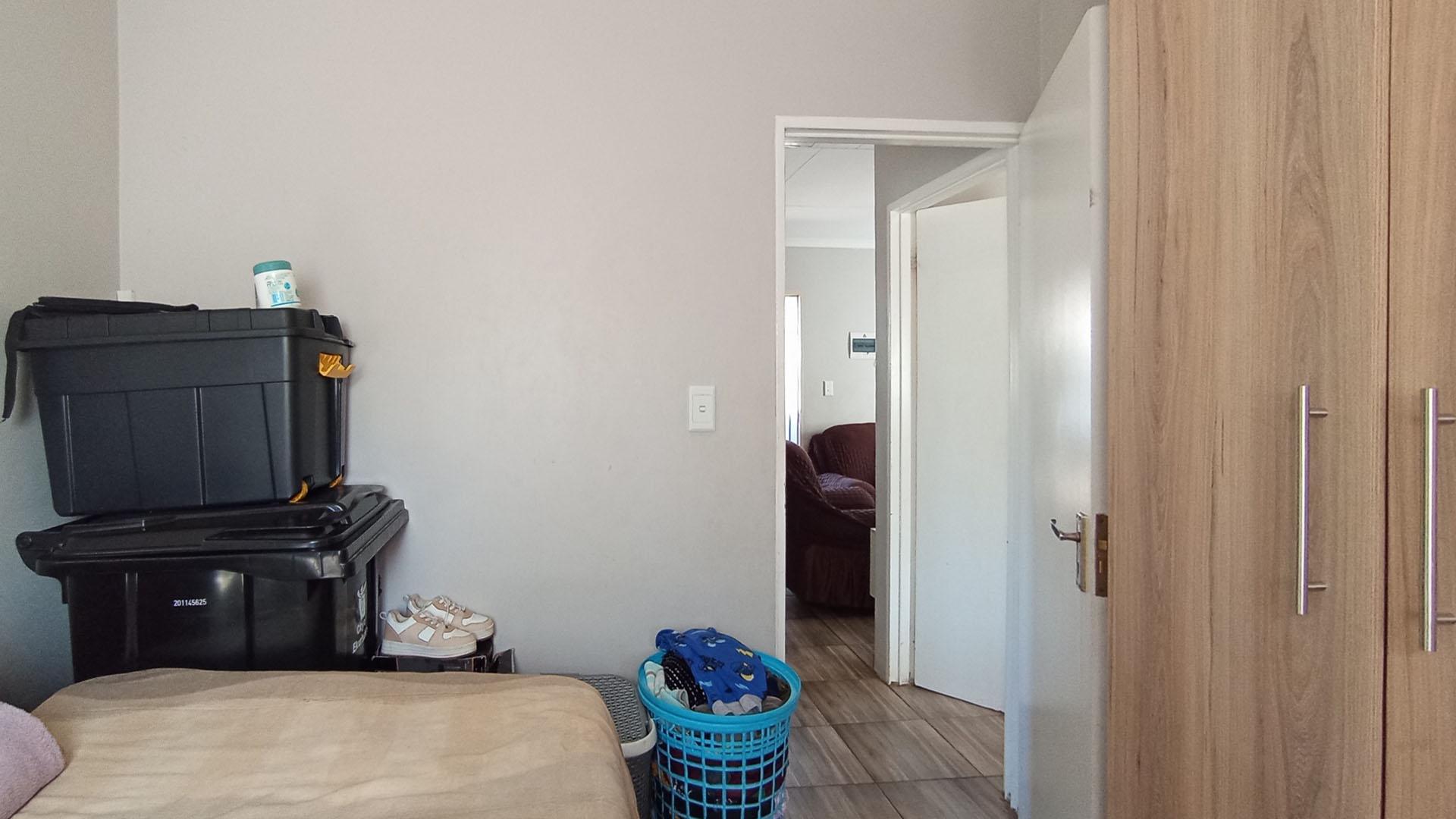 Bed Room 2 - 9 square meters of property in Clayville