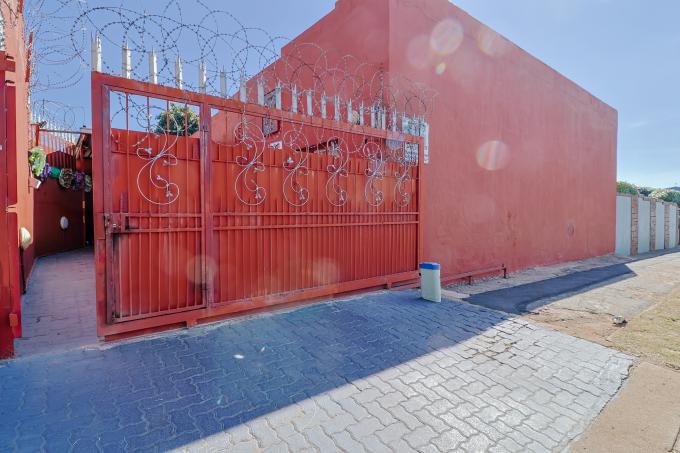 3 Bedroom House for Sale For Sale in Regents Park - MR676357