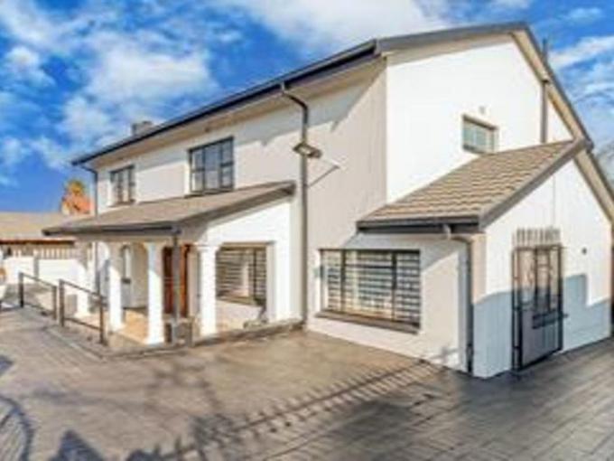 4 Bedroom House for Sale For Sale in Bosmont - MR676371
