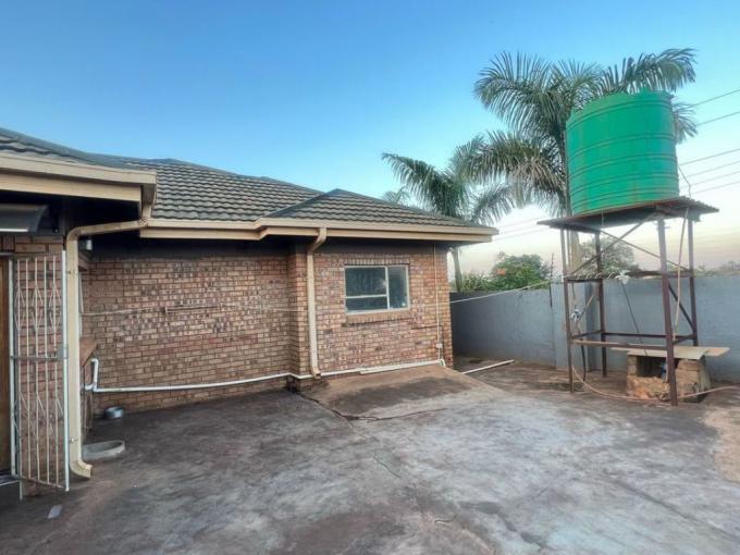4 Bedroom House for Sale For Sale in Thohoyandou - MR676381