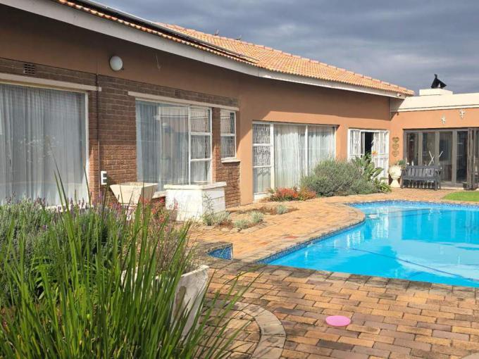 4 Bedroom House for Sale For Sale in Brackenhurst - MR676425