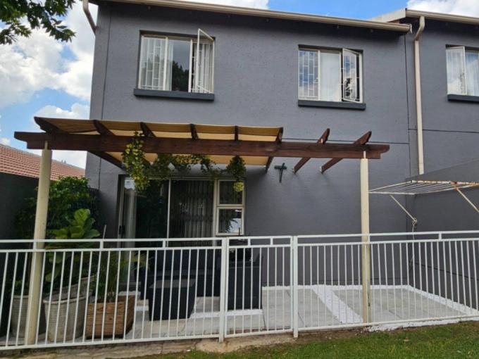 2 Bedroom Simplex for Sale For Sale in Greenstone Hill - MR676434