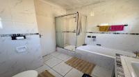Bathroom 1 of property in Florida Lake