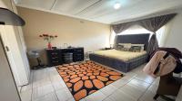 Bed Room 1 of property in Florida Lake