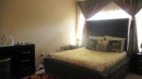 Main Bedroom - 20 square meters of property in Florida Lake
