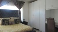 Main Bedroom - 20 square meters of property in Florida Lake