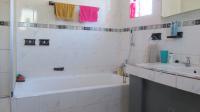 Main Bathroom - 7 square meters of property in Florida Lake