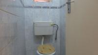 Bathroom 2 - 2 square meters of property in Florida Lake