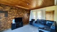 Lounges - 16 square meters of property in Klippoortjie AH