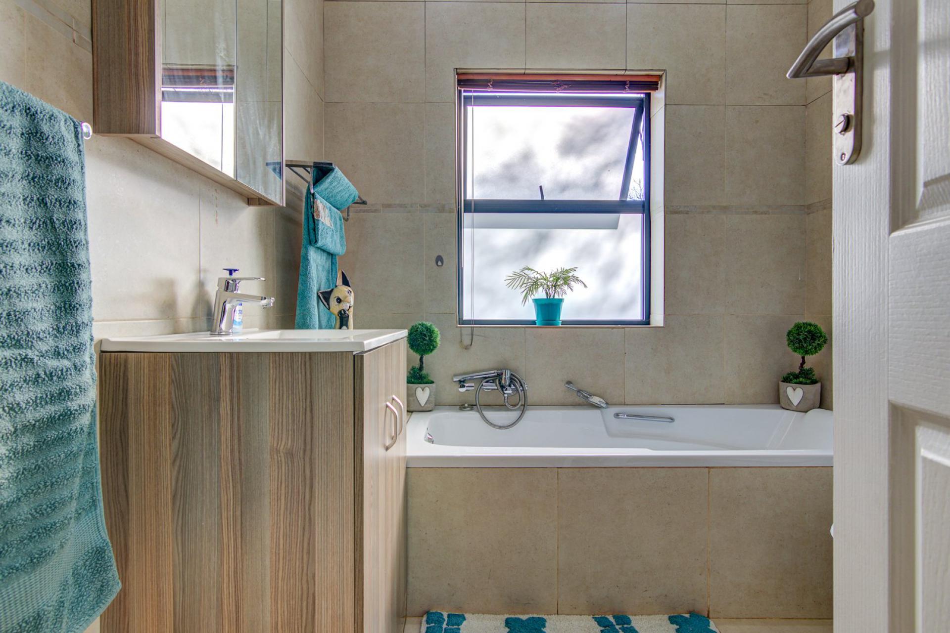 Bathroom 1 of property in Rynfield