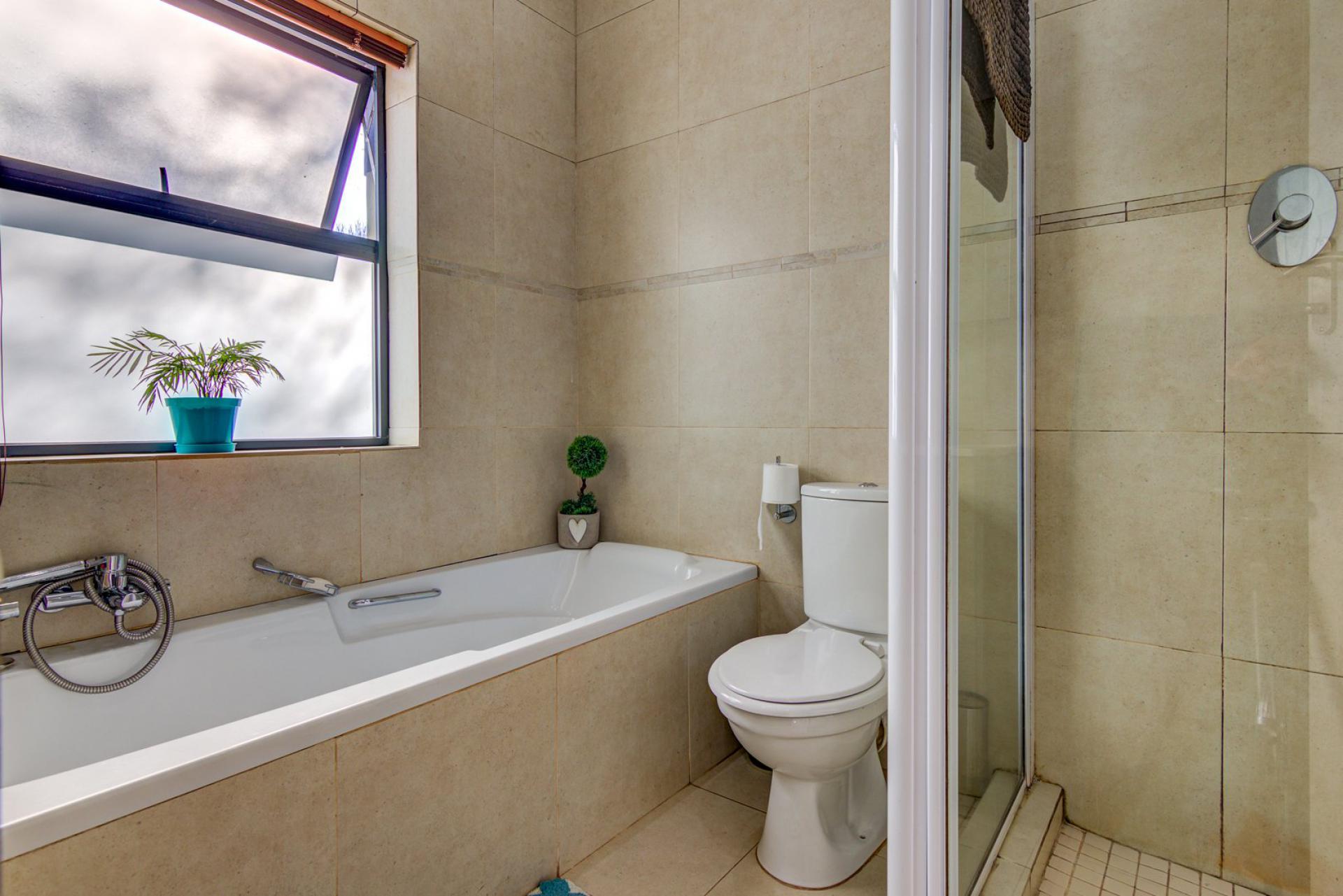 Bathroom 1 of property in Rynfield