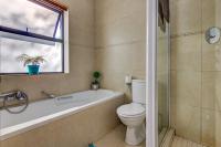 Bathroom 1 of property in Rynfield