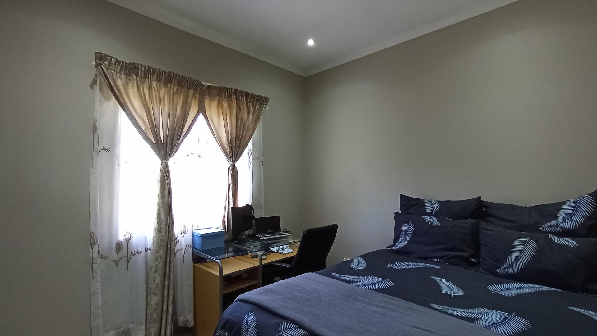 Bed Room 1 - 12 square meters of property in Tres-Jolie A.H.