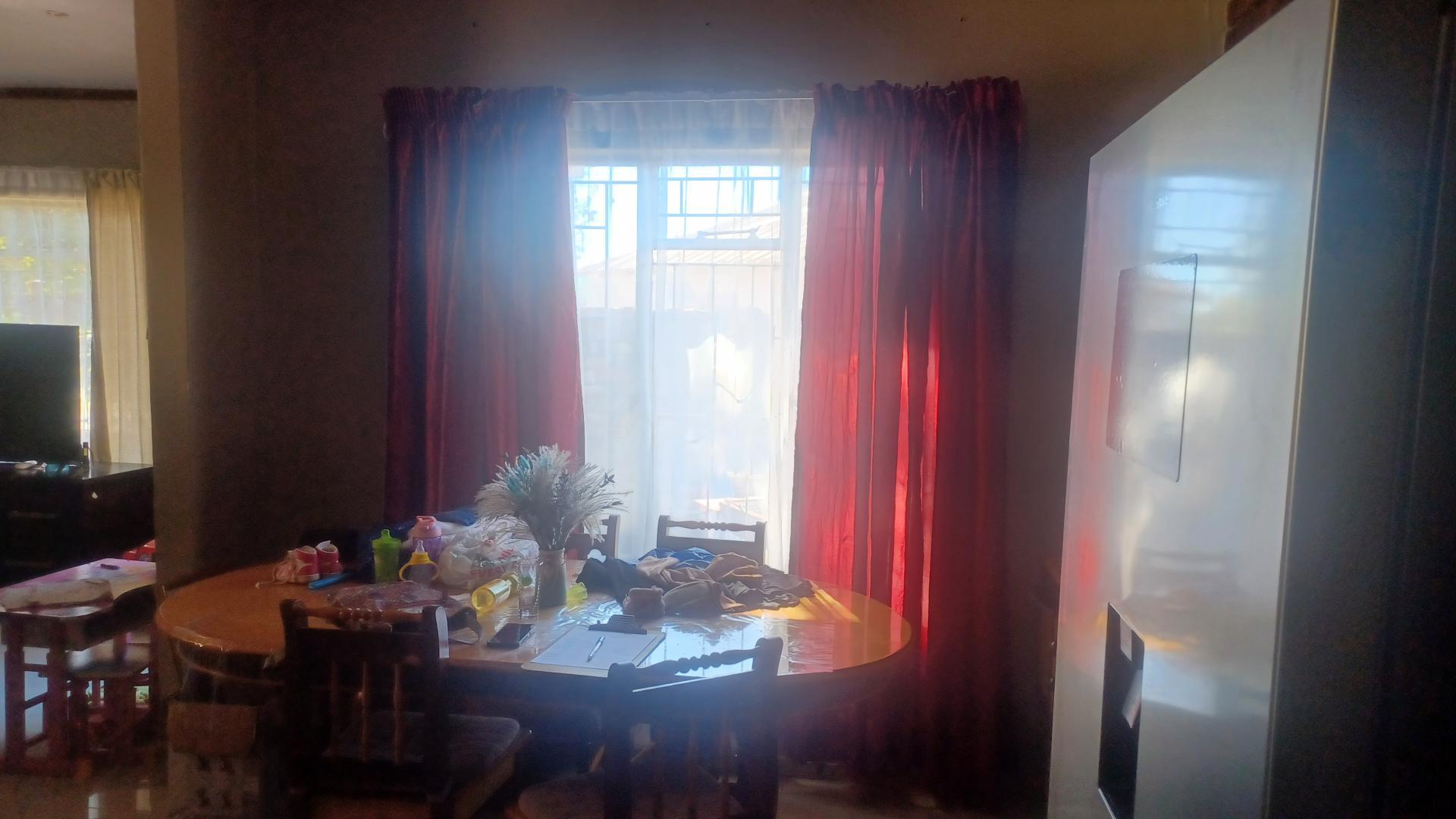 Dining Room of property in Riebeeckstad