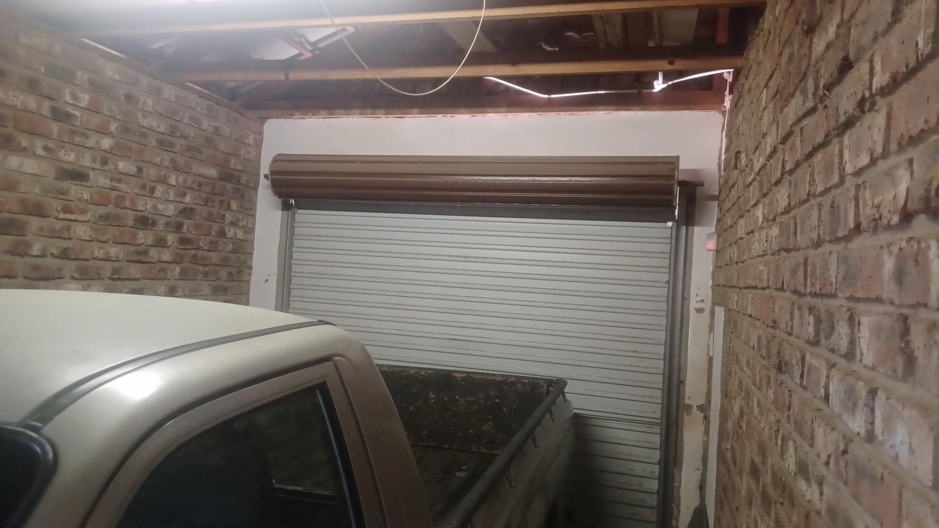 Garage of property in Riebeeckstad