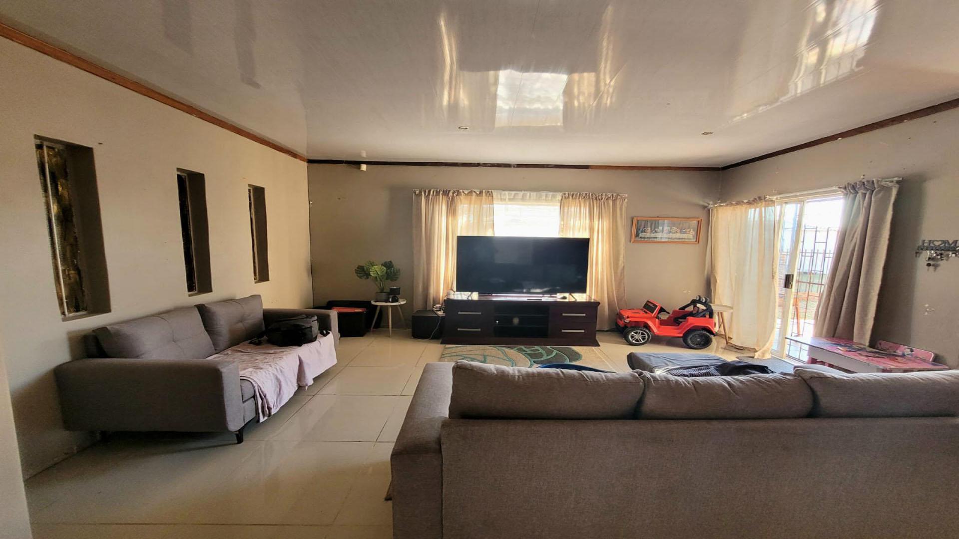 Lounges of property in Riebeeckstad