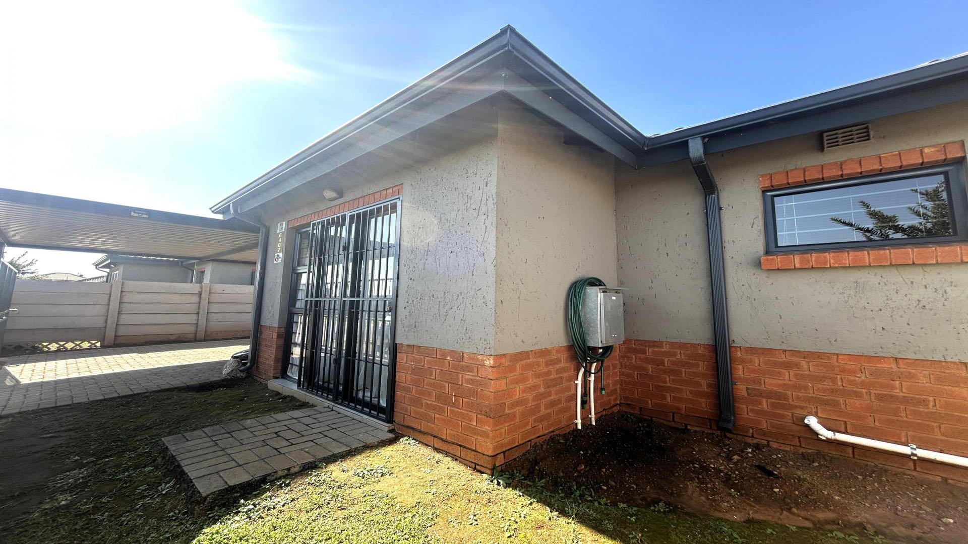 Front View of property in Albertsdal