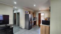 Lounges - 21 square meters of property in Albertsdal