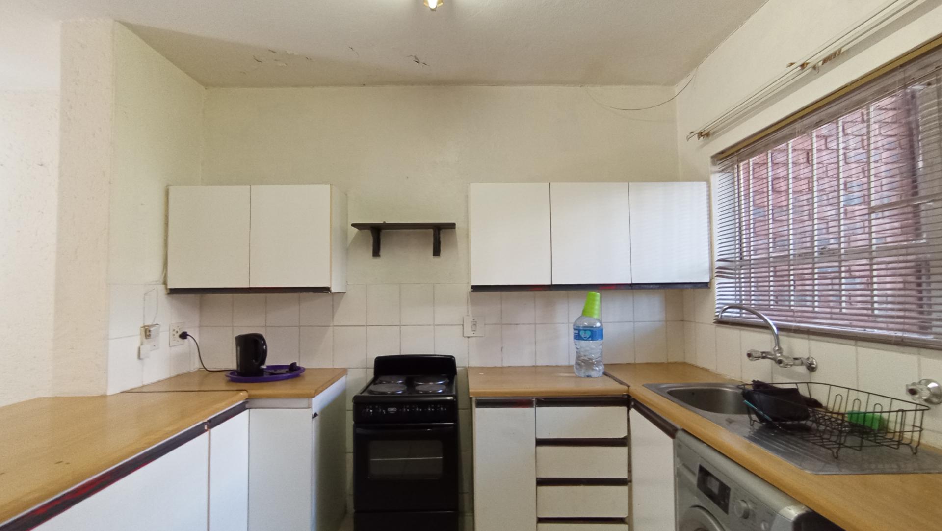 Kitchen - 13 square meters of property in Windsor East
