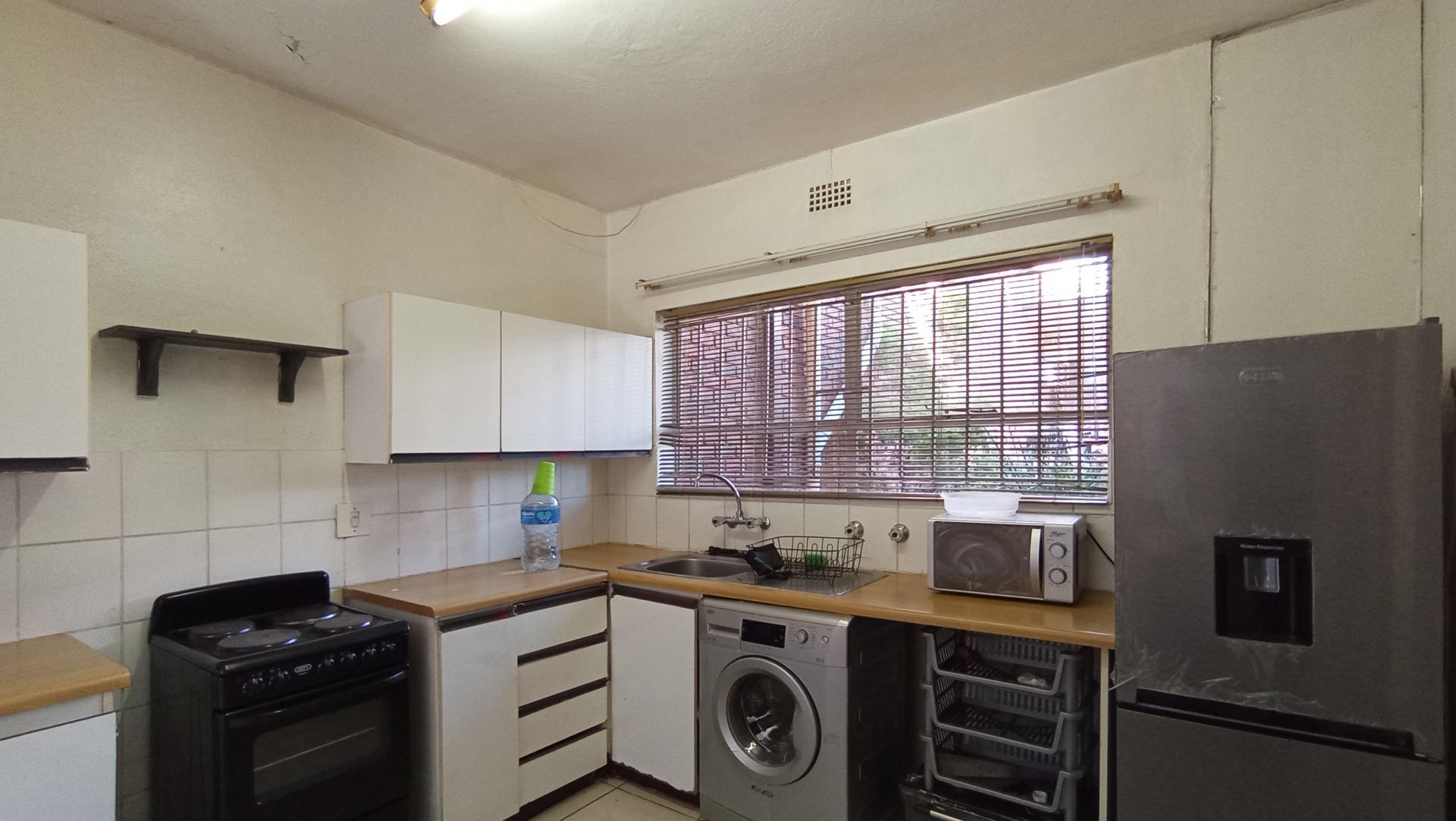 Kitchen - 13 square meters of property in Windsor East