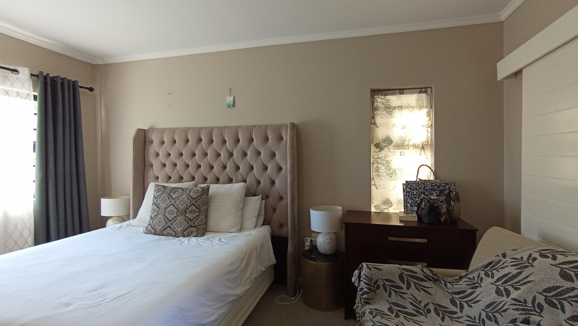 Main Bedroom - 20 square meters of property in Blackheath - JHB